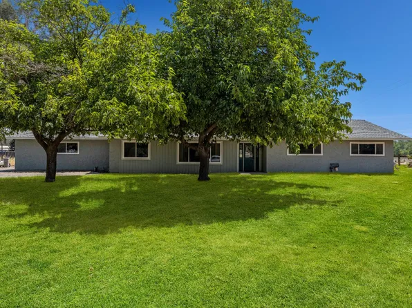 10858 N Armstrong Ave, Clovis, CA 93619