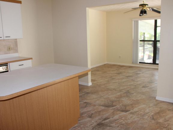 4th image of 1126 SE McFarlane Ave