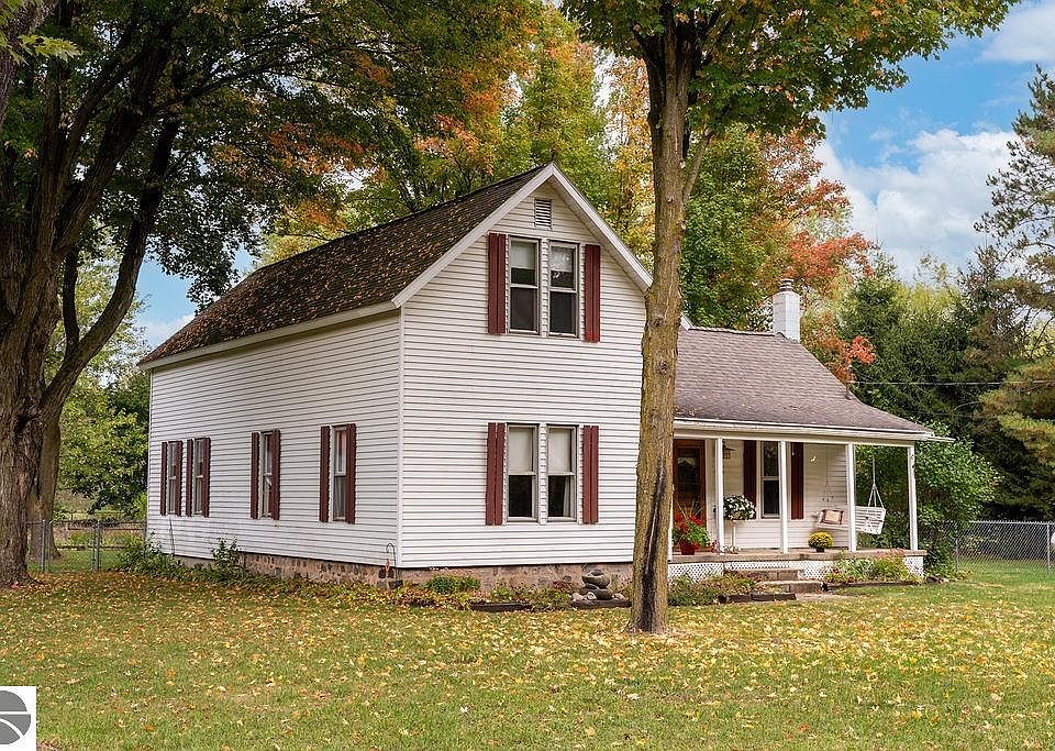 1st image of 1227 E Washington Rd