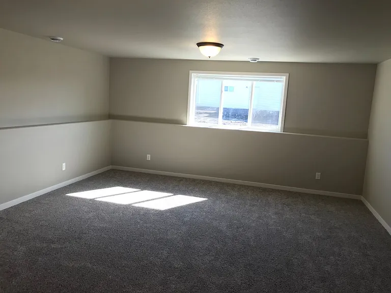 821 Cathy Dr W — Photo 16