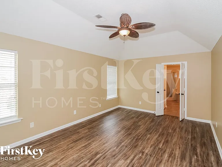 10257 Green Moss Dr N — Photo 8
