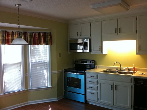 3rd image of 6936 Steeplechase Dr NW