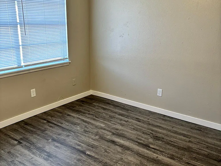 4625 Grinnell St — Photo 16