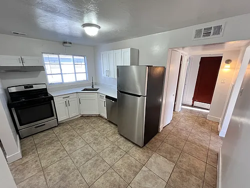 15 N Longfellow Ave #A Photo 1