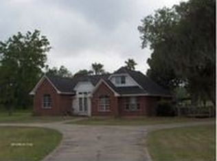 202 Country Rd, Angleton, TX 77515