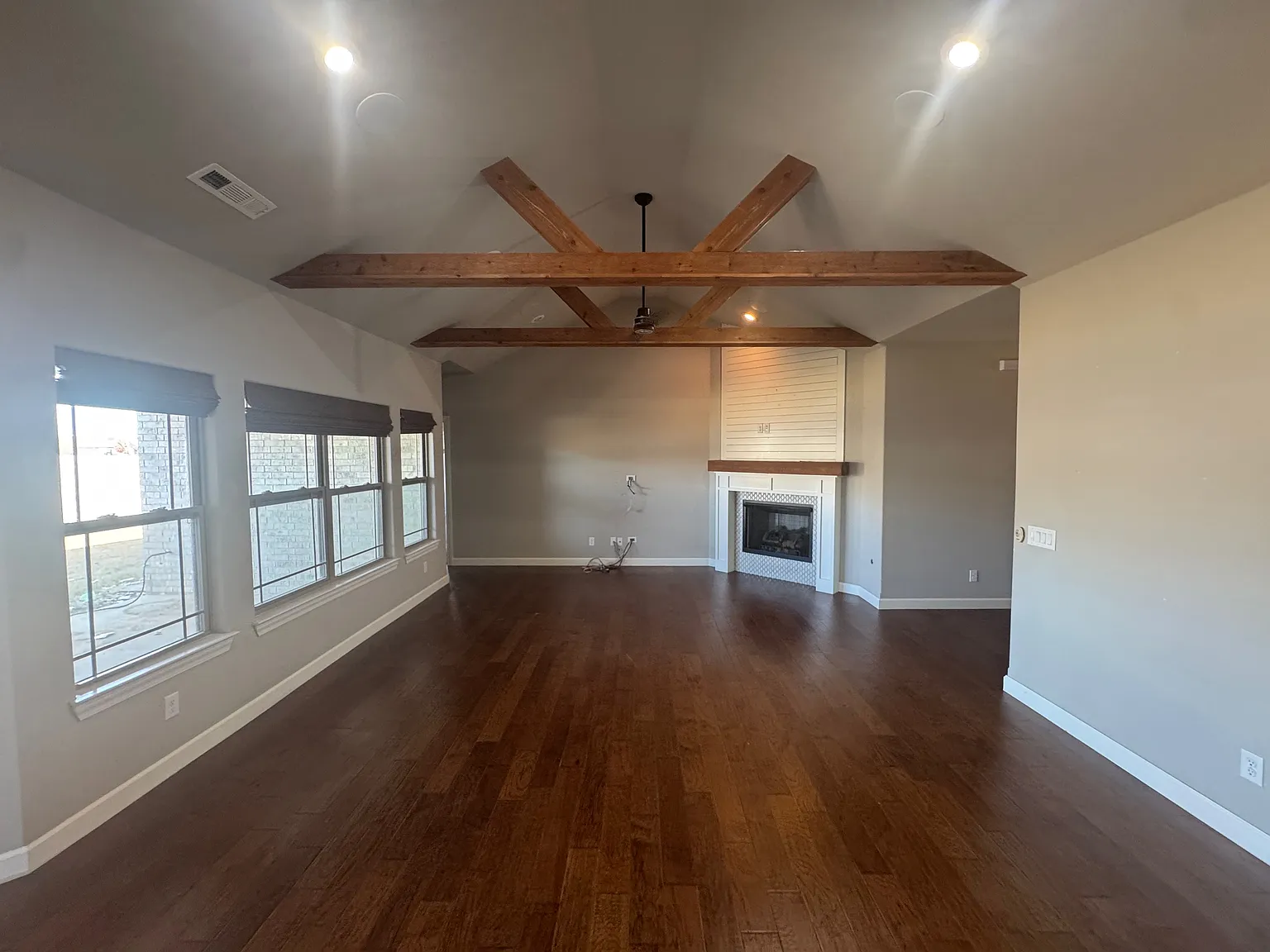 4 bed, 2209 sqft, $2,700 — Photo 4