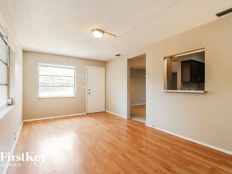 2526 13th Ave SW — Photo 8