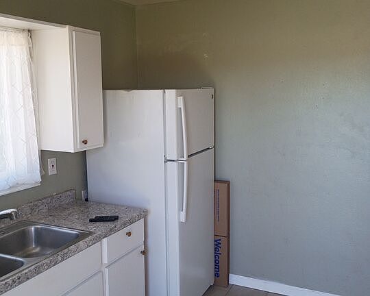 2nd image of 15308 Main St