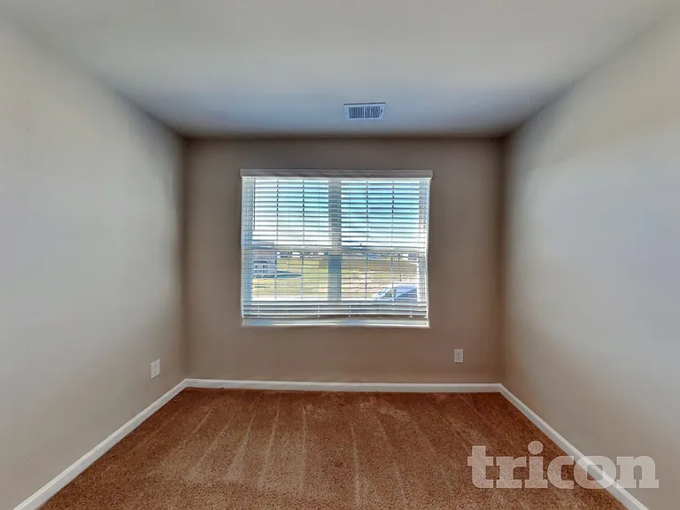 260 Chedworth Dr — Photo 14