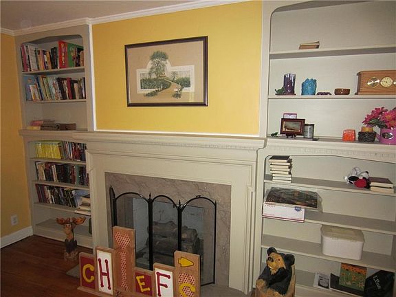 2nd image of 2609 Mulberry St