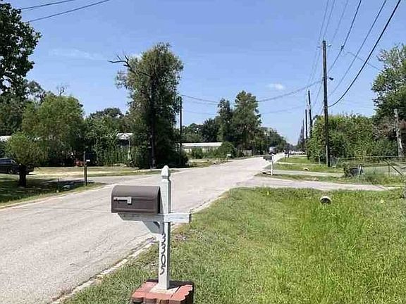 Exterior Neighborhood (street photo)