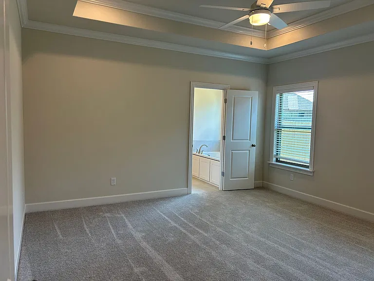 2412 Salmon St — Photo 6