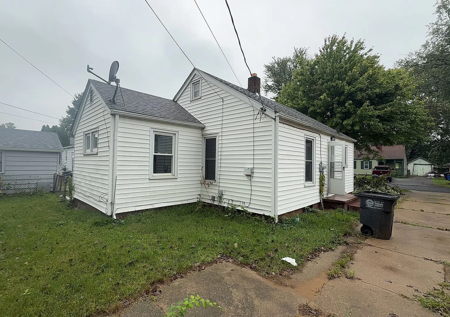 Welcome to 2723 Eldora Drive A Cozy West Toledo Home for Rent! — Photo 2