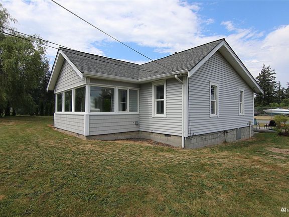 3rd image of 2138 Mount Baker Hwy