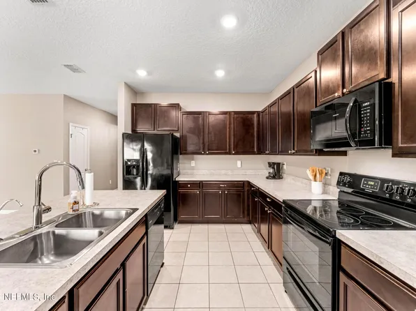 10906 VENTNOR Avenue, Jacksonville, FL 32218