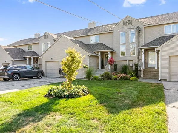 102 Palmer Dr Unit D, North Providence, RI 02904