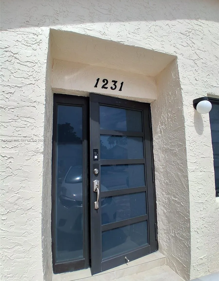 Tamiami Lakes Sec 4 — Photo 1