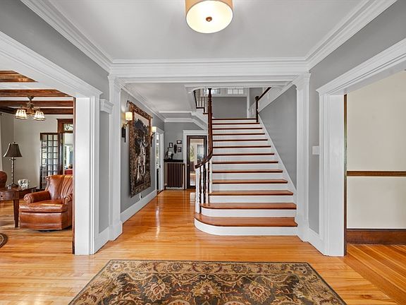 5th image of 600 Main St #1