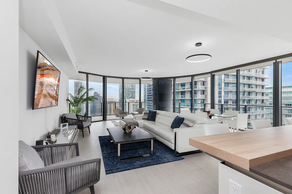 Building Photo - 1000 Brickell Plz #3902