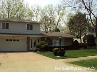 1825 E Hopi Ln, Mount Prospect, IL