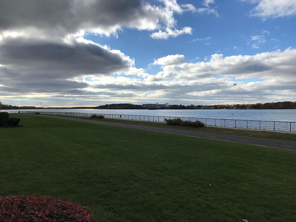 1st image of 204 Niagara Shore Dr