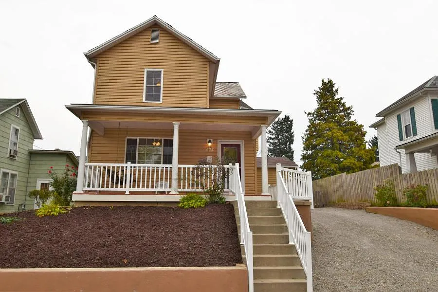 424 N Maple St photo 1