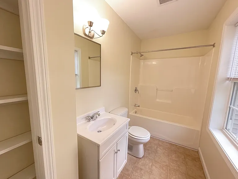 Redstone Apartments — Photo 32