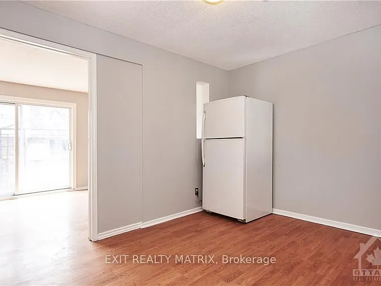 2988 Fairlea Cres — Photo 8