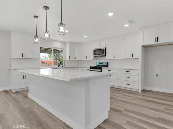 18399 Winnetka Rd, Apple Valley, CA 92307