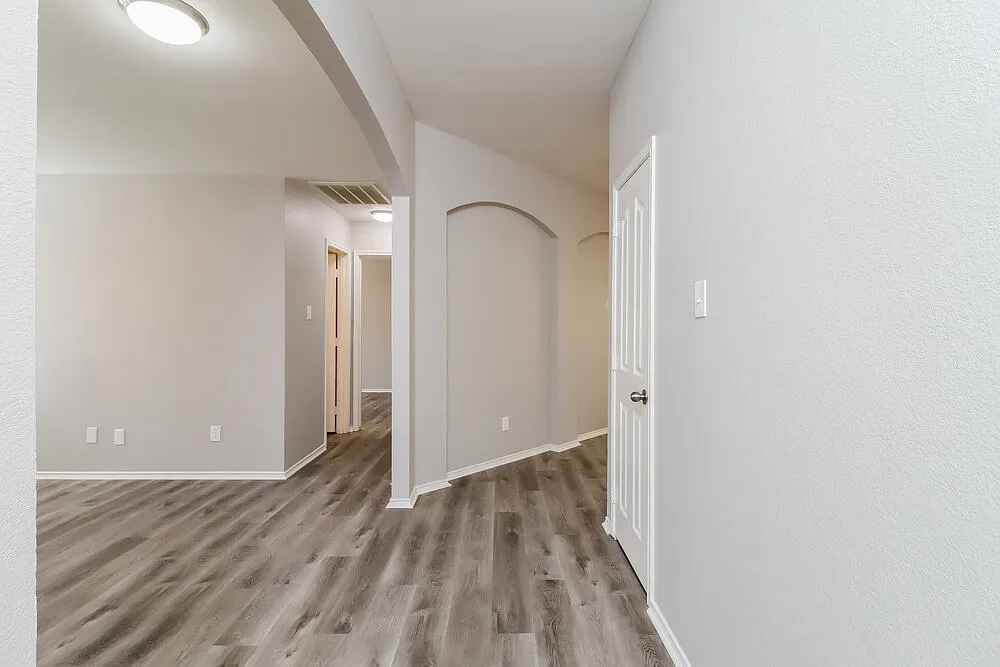 3 bed, 2.0 bath, 1756 sqft, $2,170 — Photo 3