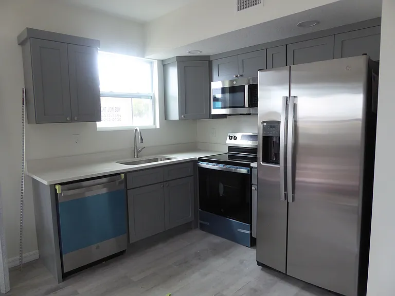 219 S Grandview Ave — Photo 2