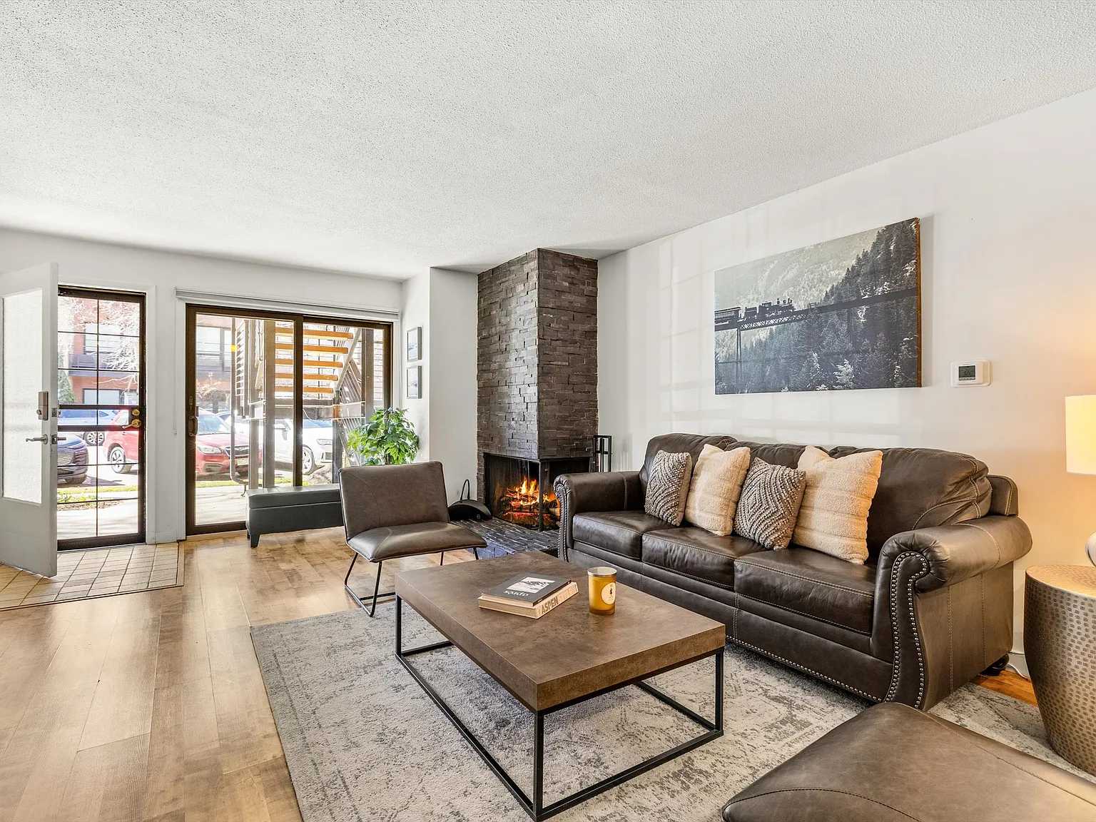 1 bed, 675 sqft, $10,000 — Photo 2