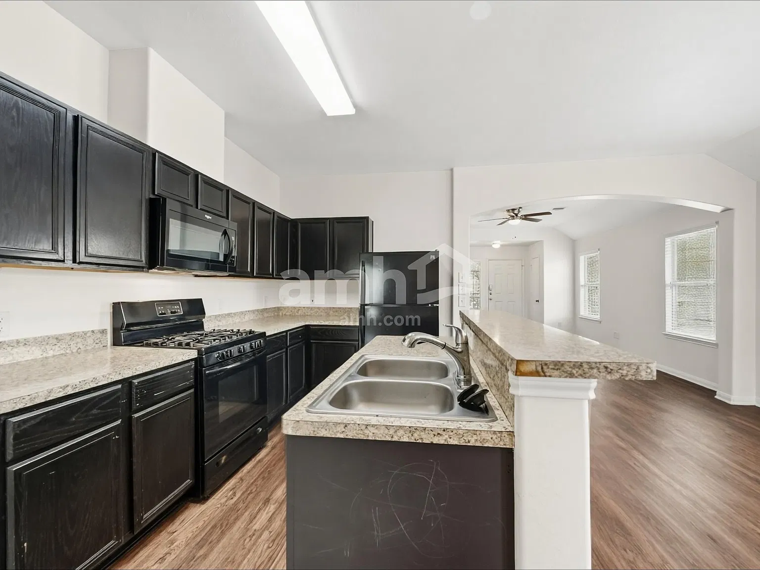 3 bed, 2.0 bath, 1192 sqft, $1,700 — Photo 4