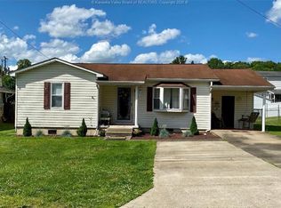 370 3rd Ave, Ripley, WV 25271