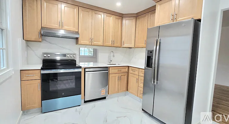 1421 Bell Blvd #2 — Photo 2