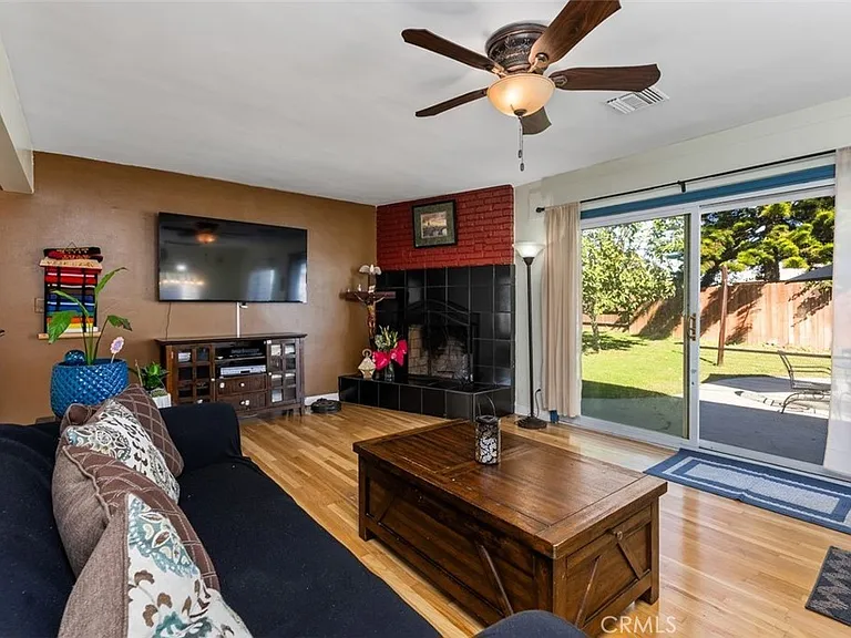 314 S Velva Pl — Photo 15