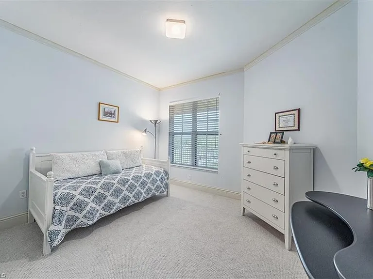 5068 Annunciation Cir #4210 — Photo 15