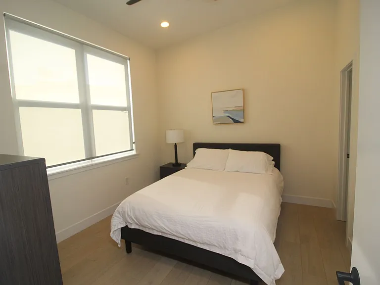 Modern and Sleek 611 S Fagley Street Apartments! — Photo 42