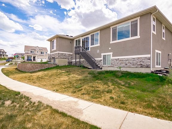 3rd image of 526 W Granite Cir