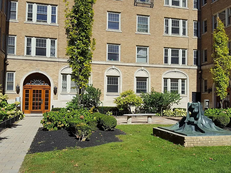 Bryant Apartments — Photo 37
