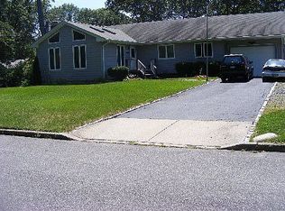 6 Northfield Rd, Coram, NY 11727