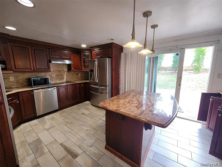 55 Holiday Park Dr — Photo 3