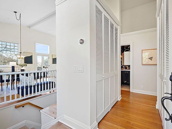 4th image of 17 Hillcrest Ave