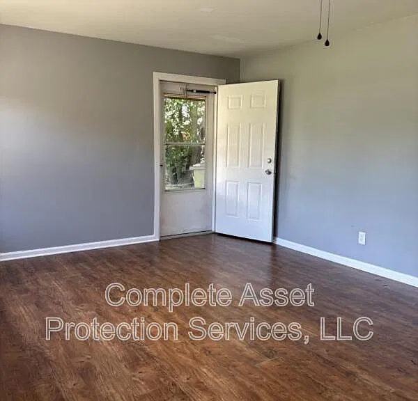 910 W 56th Ave — Photo 5