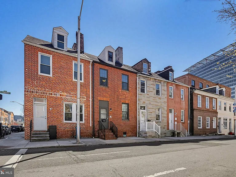 843 E Lombard St — Photo 27