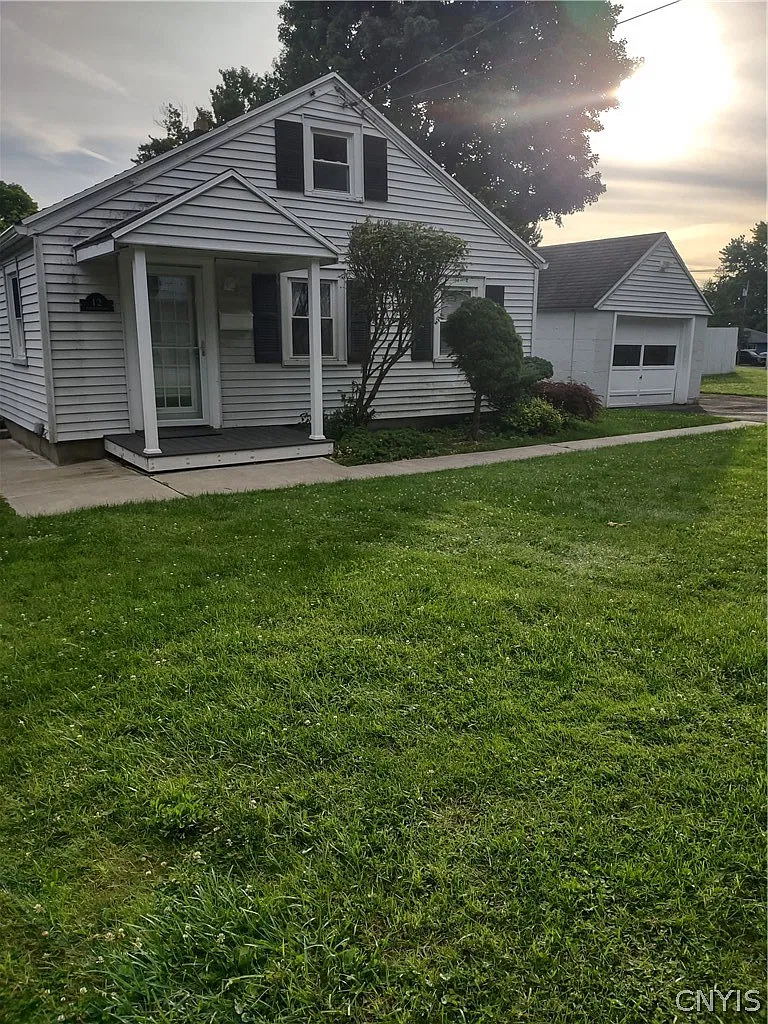 2 bed, 1.0 bath, 850 sqft, $1,600 — Photo 1