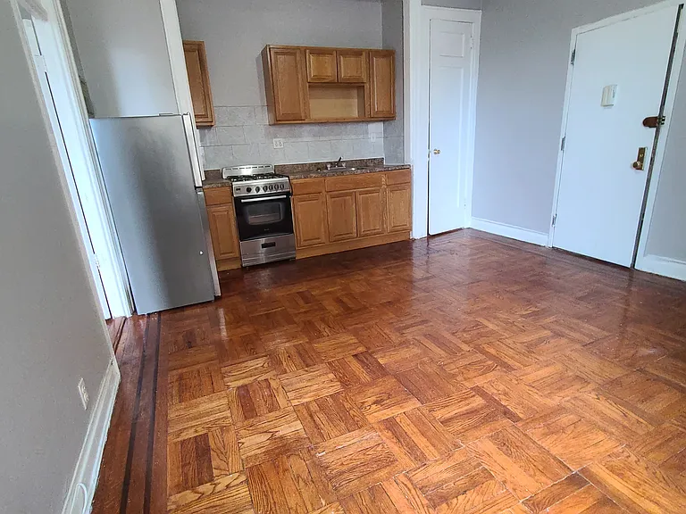 10 Elton St #5 — Photo 6