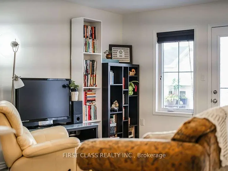 629 Laking Ter — Photo 15