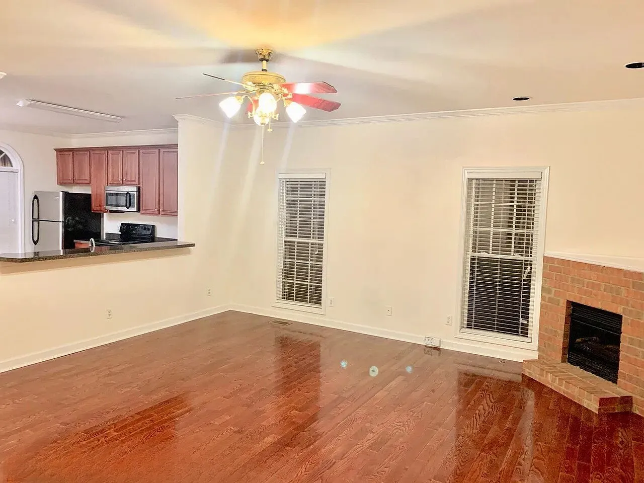 2 bed, 2.5 bath, 924 sqft, $2,000 — Photo 3