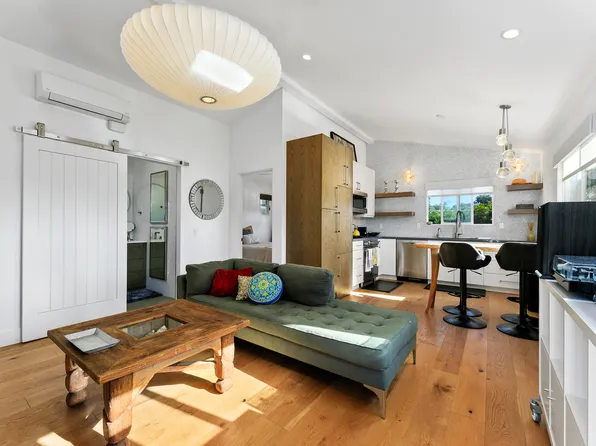 721 3rd St #2, Encinitas, CA 92024